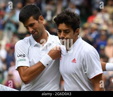 London, Gbr. Juli 2021. London Wimbledon Championships Day 7 05/07/2021 Novak Djokovic (SRB) und Cristian Garin (CHI) nach dem vierten Spiel Credit: Roger Parker/Alamy Live News Stockfoto