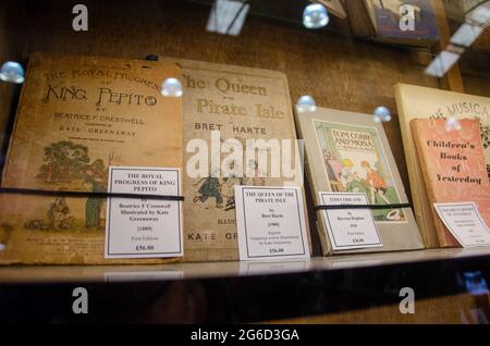 Seltene und sammelbare Kinderbücher und Jahresbücher, Barter Books Alnwick, Northumberland, Großbritannien. Stockfoto