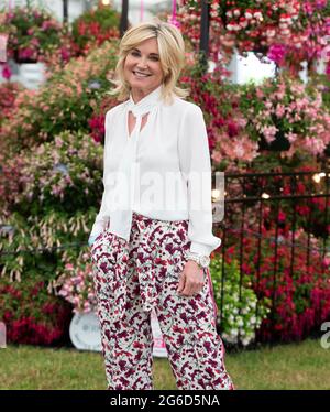 London, Großbritannien. Juli 2021. Fernsehmoderatorin Anthea Turner bei der Show. Pressevorschau des RHS Hampton Court Palace Garden Festivals, das vom 6. Juli bis 11. Juli stattfindet. Kredit: Mark Thomas/Alamy Live Nachrichten Stockfoto