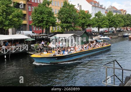Kopenhagen, Dänemark. 05. Juli 2021, Bootsverleih Tourismus in Christianshavn o Amager in der dänischen Hauptstadt. (Foto..Francis Joseph Dean/Dean Bilder) Stockfoto