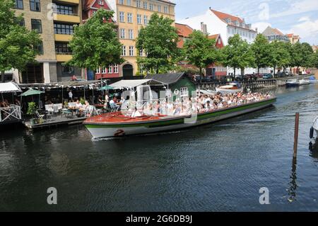 Kopenhagen, Dänemark. 05. Juli 2021, Bootsverleih Tourismus in Christianshavn o Amager in der dänischen Hauptstadt. (Foto..Francis Joseph Dean/Dean Bilder) Stockfoto