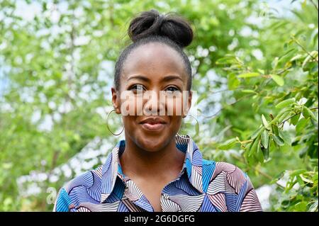 East Molesey, Surrey, Großbritannien. Juli 2021, Angellica Bell, Pressevorschau. Die Show kehrt zurück, nachdem sie letztes Jahr wegen Coronavirus-Sperren, RHS Hampton Court Palace Garden Festival, Hampton Court, Surrey Credit: michael melia/Alamy Live News abgesagt wurde Stockfoto