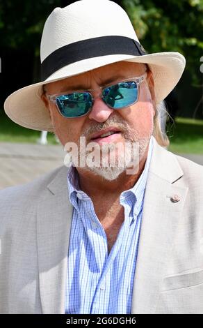 East Molesey, Surrey, Großbritannien. 5. Juli 2021.Bill Bailey, die Show kehrt zurück, nachdem sie letztes Jahr aufgrund von Coronavirus-Sperren abgesagt wurde. Pressevorschau, RHS Hampton Court Palace Garden Festival, Hampton Court, Surrey Kredit: michael melia/Alamy Live News Stockfoto