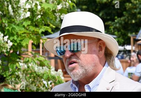 East Molesey, Surrey, Großbritannien. 5. Juli 2021.Bill Bailey, die Show kehrt zurück, nachdem sie letztes Jahr aufgrund von Coronavirus-Sperren abgesagt wurde. Pressevorschau, RHS Hampton Court Palace Garden Festival, Hampton Court, Surrey Kredit: michael melia/Alamy Live News Stockfoto