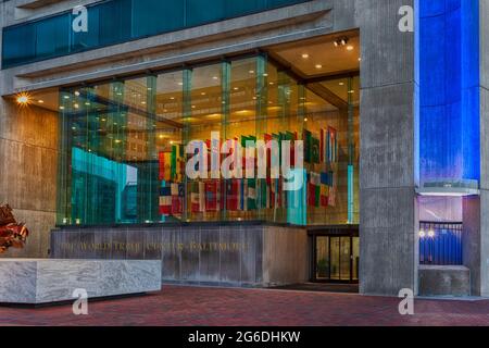 Baltimore's World Trade Center an der East Pratt Street ist eine prominente Attraktion des Binnenhafens. Stockfoto