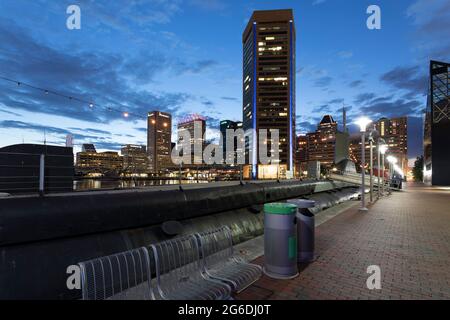 Baltimore's World Trade Center an der East Pratt Street ist eine prominente Attraktion des Binnenhafens. Stockfoto