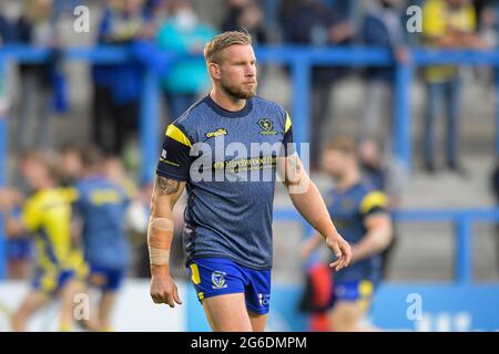 Warrington, Großbritannien. Juli 2021. Mike Cooper (10) von Warrington Wolves während des Aufwärmpuls in Warrington, Großbritannien am 7/5/2021. (Foto von Simon Whitehead/ SW Foto/News Images/Sipa USA) Quelle: SIPA USA/Alamy Live News Stockfoto