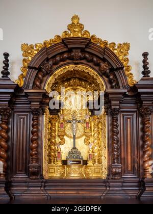 Holzaltar aus der Kirche des Klosters São Francisco, Angra do Heroismo Stockfoto