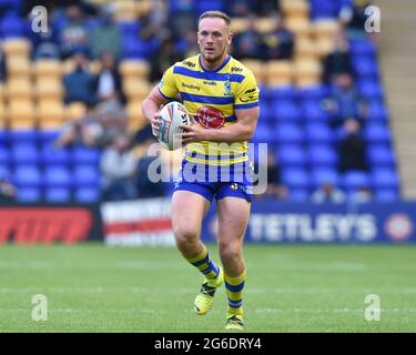 Warrington, Großbritannien. Juli 2021. Mike Cooper (10) von Warrington Wolves in Aktion während des Spiels in Warrington, Vereinigtes Königreich am 7/5/2021. (Foto von Richard Long/ RL Photography/News Images/Sipa USA) Quelle: SIPA USA/Alamy Live News Stockfoto