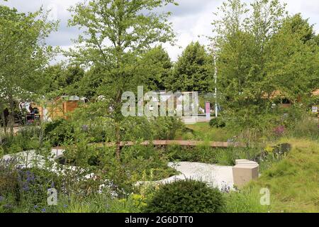 Cancer Research UK 'Legacy' Garden, Goldmedaille, RHS Hampton Court Palace Garden Festival 2021, Preview Day, 5. Juli 2021, London, England, VEREINIGTES KÖNIGREICH Stockfoto