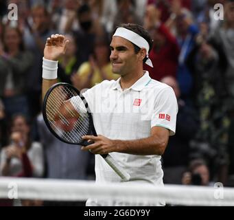 London, Gbr. Juli 2021. London Wimbledon Championships Day 7 05/07/2021 Roger Fedrer (SUI) im vierten Spiel gegen Lorenzo Sonego (ITA) Credit: Roger Parker/Alamy Live News Stockfoto