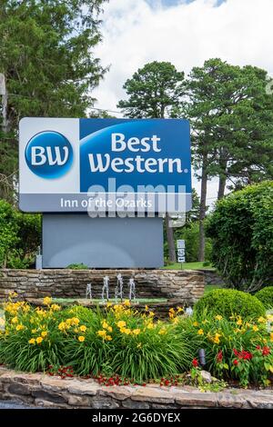 Eureka Springs, AR - 11. Juni 2021: Best Western Inn of the Ozarks Stockfoto