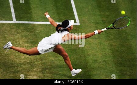 London, Gbr. Juli 2021. London Wimbledon Championships Day 7 05/07/2021 Emma Raducanu (GBR) im vierten Spiel gegen Ajla Tomijanovic Credit: Roger Parker/Alamy Live News Stockfoto