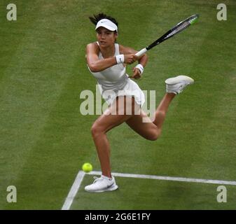 London, Gbr. Juli 2021. London Wimbledon Championships Day 7 05/07/2021 Emma Raducanu (GBR) im vierten Spiel gegen Ajla Tomijanovic Credit: Roger Parker/Alamy Live News Stockfoto