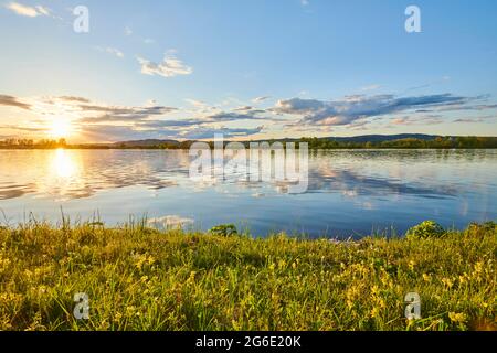 Sonnenuntergang über dem fluss danubia, Oberpfalz, Bayern, Deutschland Stockfoto