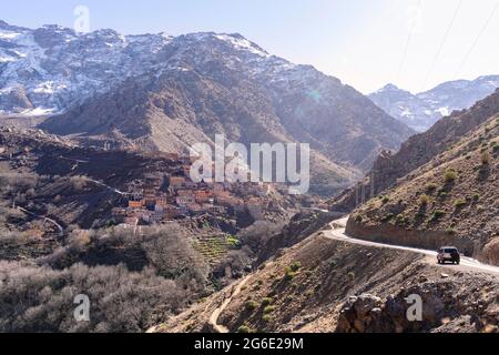 Erstaunlich Berber Dorf hoch im Atlasgebirge, Aroumd, Marokko Stockfoto