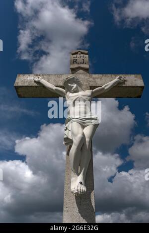 Jesus Kreuz mit bewölktem Himmel, Franken, Bayern, Deutschland Stockfoto