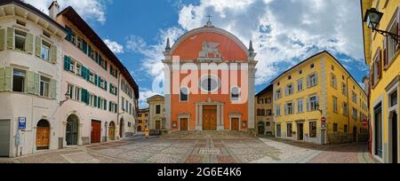 Piazza San Marco mit der Kirche San Marco, Rovereto, Trentino-Südtirol, Italien Stockfoto