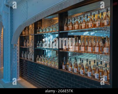 Paris, Frankreich - 07 02 2021: Kaufhaus La Samaritaine. Innenansicht des Gebäudes Stockfoto