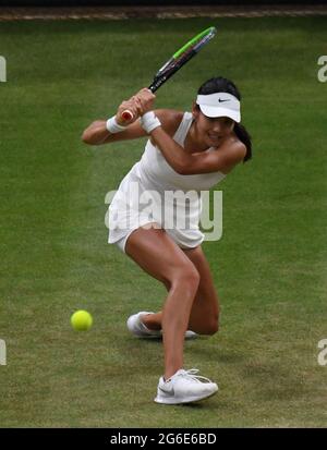 London, Gbr. Juli 2021. London Wimbledon Championships Day 7 05/07/2021 Emma Raducanu (GBR) im vierten Spiel gegen Ajla Tomijanovic Credit: Roger Parker/Alamy Live News Stockfoto