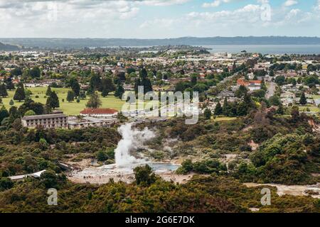 Geothermie, Redwoods Forest, Whakarewarewa, Rotorua, North Island, Neuseeland Stockfoto