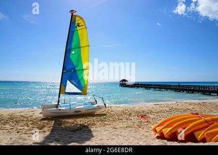Katamaran, Dominicus Beach, Bayahiba, Karibik, Amerika, Dominikanische Republik Stockfoto