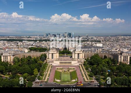 Gärten des Trocadero und des Palais de Chaillot, Blick vom Eiffelturm, Paris, Frankreich Stockfoto