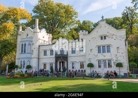 Restaurant Kleines Schloss Babelsberg, Park Babelsberg, Babelsberg, Potsdam, Brandenburg, Deutschland Stockfoto