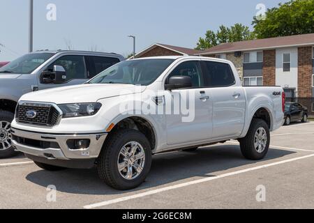 Kokomo - ca. Juli 2021: Ford Ranger Pickup Truck Display bei einem Händler. Der Name Ranger wurde auf mehreren leichten Lkw-Modellen verwendet, die von verkauft wurden Stockfoto