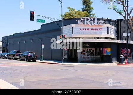 Außenansicht und Festzelt des Ritz, einem Veranstaltungsort für Live-Musik in San Jose, Kalifornien, aufgrund der Pandemie von Covid-19 vorübergehend geschlossen: Bitte stehen Sie zur Seite. Stockfoto