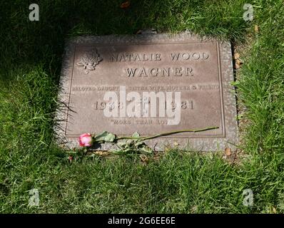 Los Angeles, Kalifornien, USA 2. Juli 2021 EINE allgemeine Ansicht der Atmosphäre des Grabes von Natalie Wood im Pierce Brothers Westwood Village Memorial Park am 2. Juli 2021 in Los Angeles, Kalifornien, USA. Foto von Barry King/Alamy Stockfoto Stockfoto
