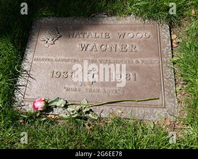 Los Angeles, Kalifornien, USA 2. Juli 2021 EINE allgemeine Ansicht der Atmosphäre des Grabes von Natalie Wood im Pierce Brothers Westwood Village Memorial Park am 2. Juli 2021 in Los Angeles, Kalifornien, USA. Foto von Barry King/Alamy Stockfoto Stockfoto