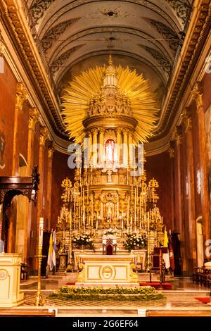 SALTA, ARGENTINIEN - 9. APRIL 2015: Altar der Kathedrale Basilika und Heiligtum des Herrn und der Jungfrau des Wunders in Salta, Argentinien. Stockfoto