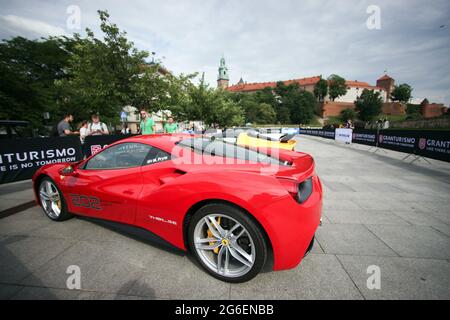 Krakau, Polen. Juli 2021. Während des Gran Turismo Polonia in Krakau wird ein Ferrari-Auto gesehen.in Krakau fand die größte Supercars-Convention Polonia, der Gran Turismo Polonia, statt. Über 100 Fahrzeuge (z. B. Ferrari, Porsche, Lamborghini) wurden während der 17. Ausgabe der Veranstaltung in der Nähe des Sheraton Gran Hotels geparkt. Der Wert der Autos, die an der Versammlung teilgenommen haben, wurde auf 120 000 000 PLN geschätzt. Kredit: SOPA Images Limited/Alamy Live Nachrichten Stockfoto