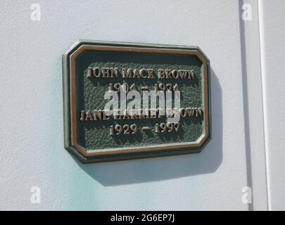 Glendale, Kalifornien, USA 1. Juli 2021 Ein allgemeiner Blick auf die Atmosphäre des Schauspielers Johnny Mack Brown Grave im Forest Lawn Memorial Park am 1. Juli 2021 in Glendale, Kalifornien, USA. Foto: Barry King/Alamy Stock Photo Stockfoto