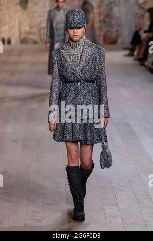 Paris, Frankreich. Juli 2021. DIOR Haute Couture Herbst Winter 2021-22 Landebahn - Paris, Frankreich. 05/07/2021 Credit: dpa/Alamy Live News Stockfoto