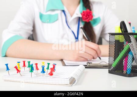 Ein Büro eines Psychotherapeuten, das Ihnen hilft, mit Angst umzugehen und in Harmonie mit sich selbst zu leben. Behandlung von Trauma und negativem Denken, Praktizierender Stockfoto