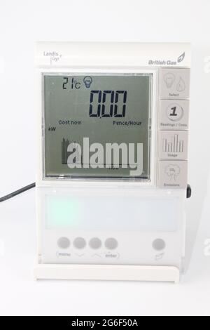 Home Smart Meter zeigt Stromkosten isoliert auf weißem Hintergrund. Mit Kopierbereich Stockfoto