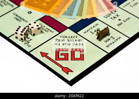 Nahaufnahme des traditionellen Monopoly Brettspiels. Stockfoto