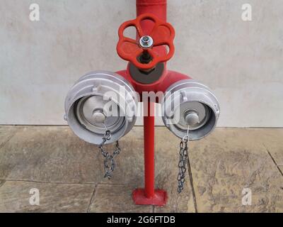 Wasserventil zur Verwendung von Wasser gegen Brände. Hydrant Stockfoto