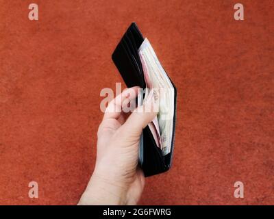 Münzen in der Brieftasche. Handtasche. Stockfoto