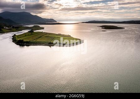 Luftaufnahme der Gemeinde Illancreeve, Lackaduff - County Donegal, Irland. Stockfoto