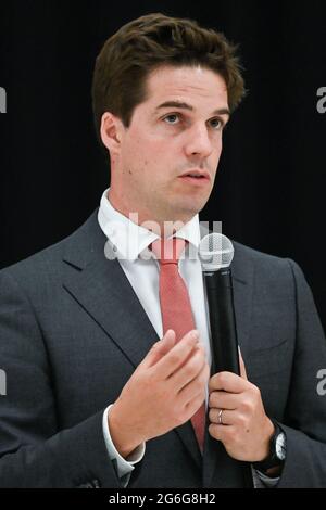 Der Staatssekretär für Wissenschaftspolitik, Thomas Dermine, wurde während eines Pressemoments über den Ansatz des belgischen Staates und der Demokratischen Republik Kongo fotografiert Stockfoto