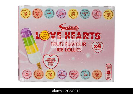 Box mit Swizzels Love Hearts Fruchtgeschmack Eislollies auf weißem Hintergrund isoliert Stockfoto