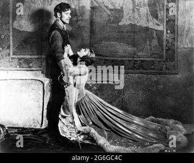 RONALD COLMAN und VILMA BANKY in DER NACHT DER LIEBE 1927 Regisseur GEORGE FITZMAURICE spielt Pedro Calderon de la Barca Adaption / Drehbuch Lenore J. Coffee Art Regie Carl Oscar Borg The Samuel Goldwyn Company / United Artists Stockfoto