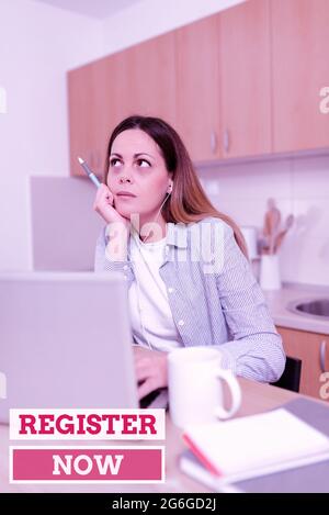 Schreiben Anzeige Text Jetzt registrieren. Business Showcase Name in einer offiziellen Liste Registriere dich als Mitglied Anmelden Abstract Working at Home Ideas Stockfoto