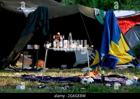 Schwedische Fans auf dem Stover Strand Campingplatz während der FIFA Fußball-Weltmeisterschaft 2006 in Deutschland. Stockfoto