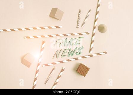 Schreiben mit Text gefälschte Nachrichten. Konzeptionelle Foto falsche Informationen unter dem Deckmantel der authentischen Nachrichten bunte Geburtstagsfeier Designs zu veröffentlichen Stockfoto