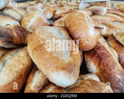 Brot. Frisches Brot in der Bäckerei. Stockfoto