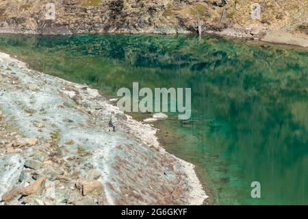 Der See Blu in der Monut Rose im Val d'Ayas, Aostatal in Italien, typisch schöne alpine Landschaft Stockfoto